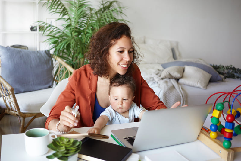 ¿Mamá multitask? Sí, y aquí te decimos cómo lograrlo